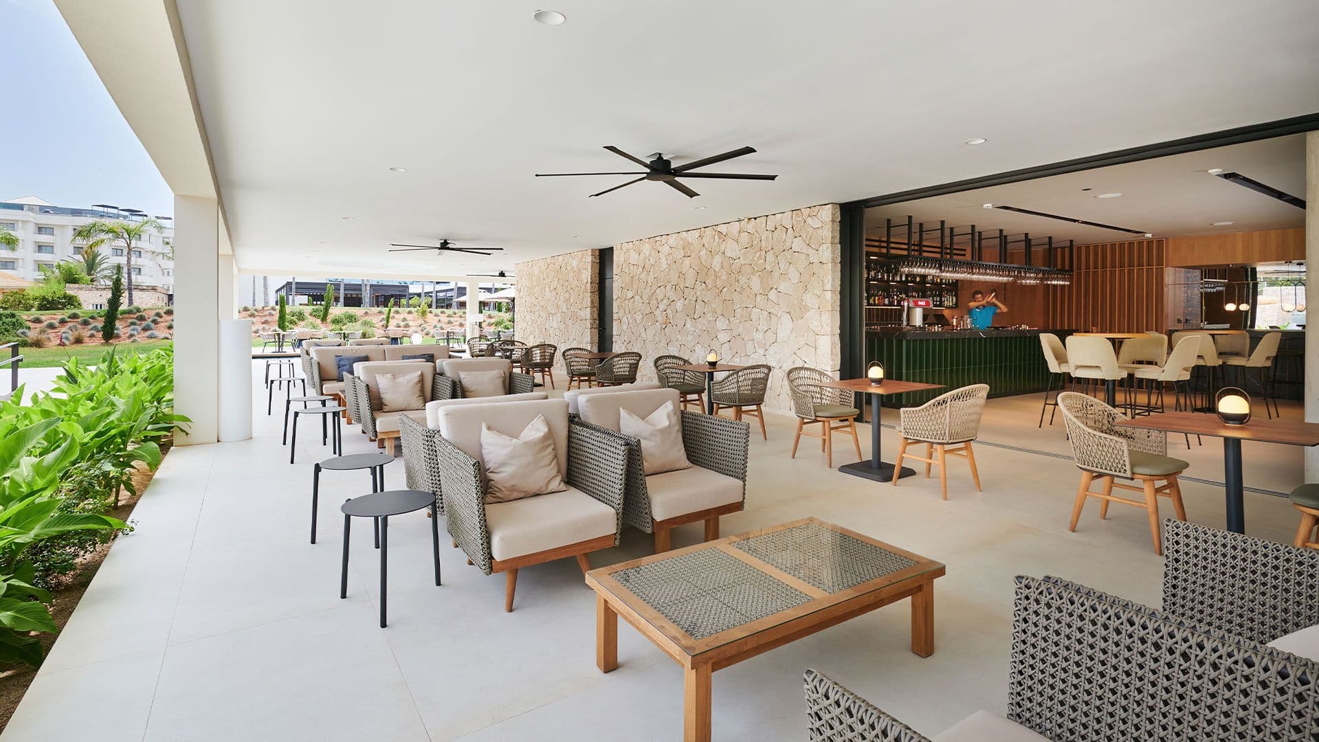 Lobby Bar 4