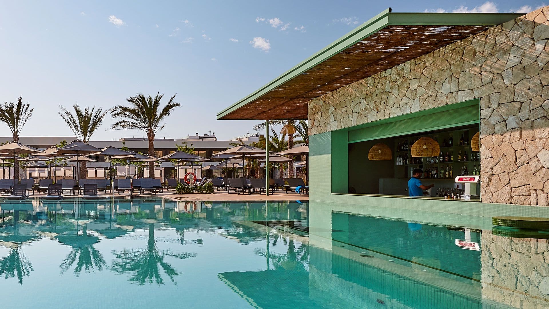 Carina Pool Bar 3