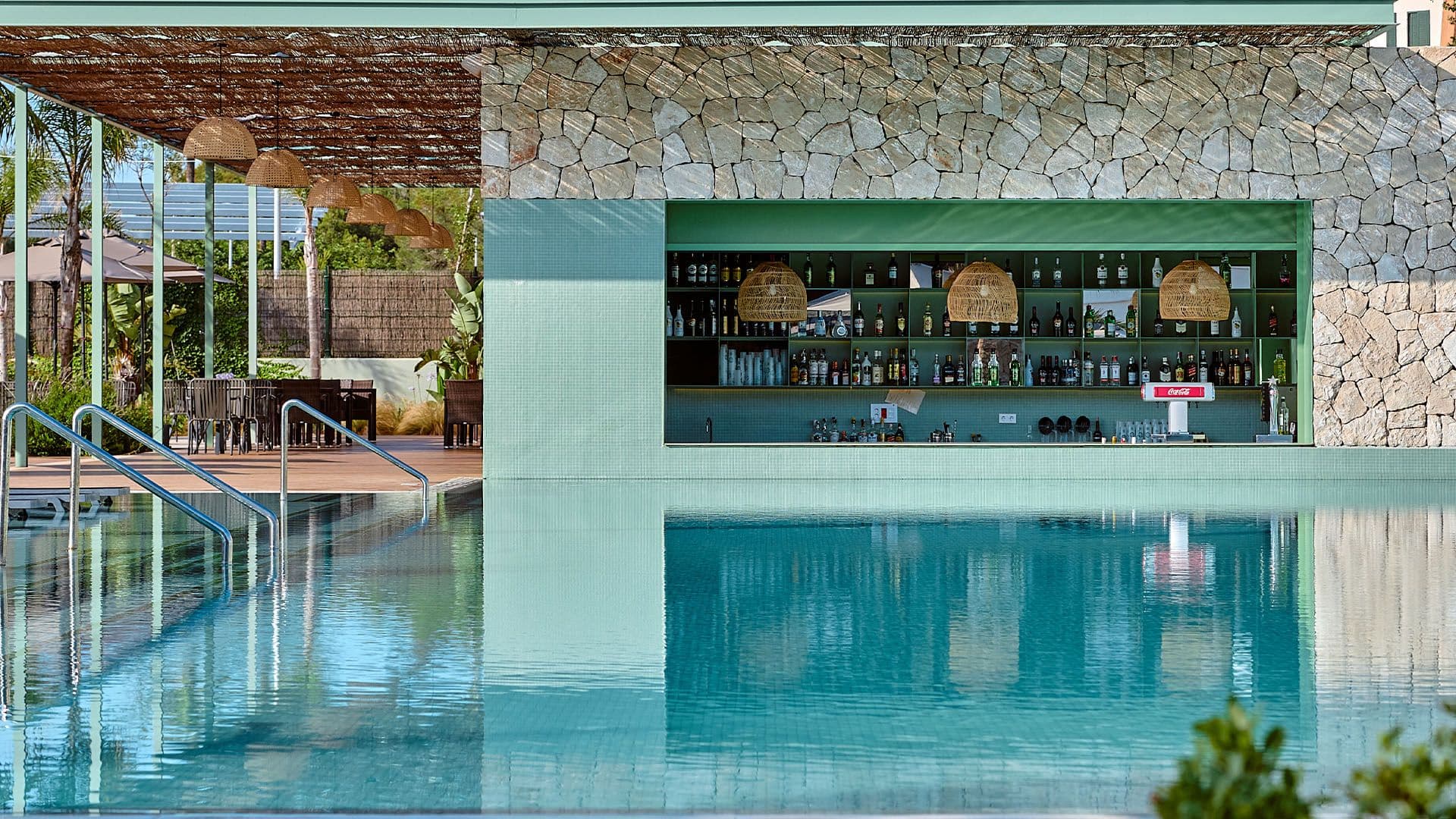 Carina Pool Bar 4